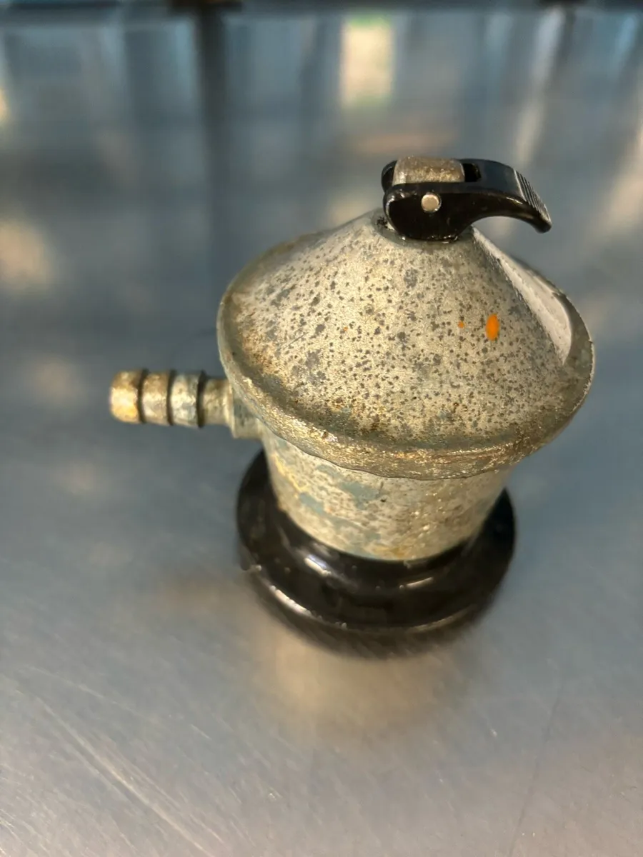 Large, high type gas bottle - regulator - Image 3