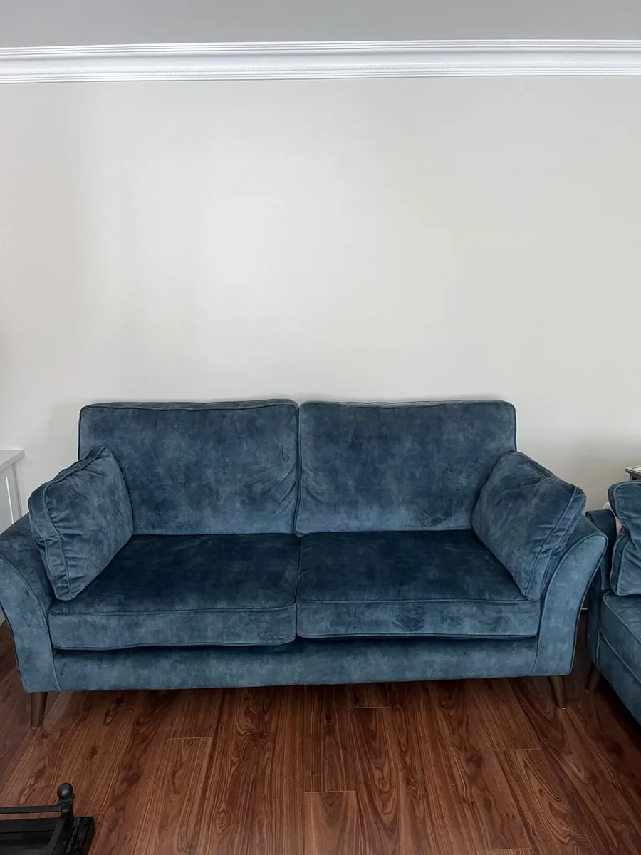 Stunning high End sofa suite two couches - Image 1
