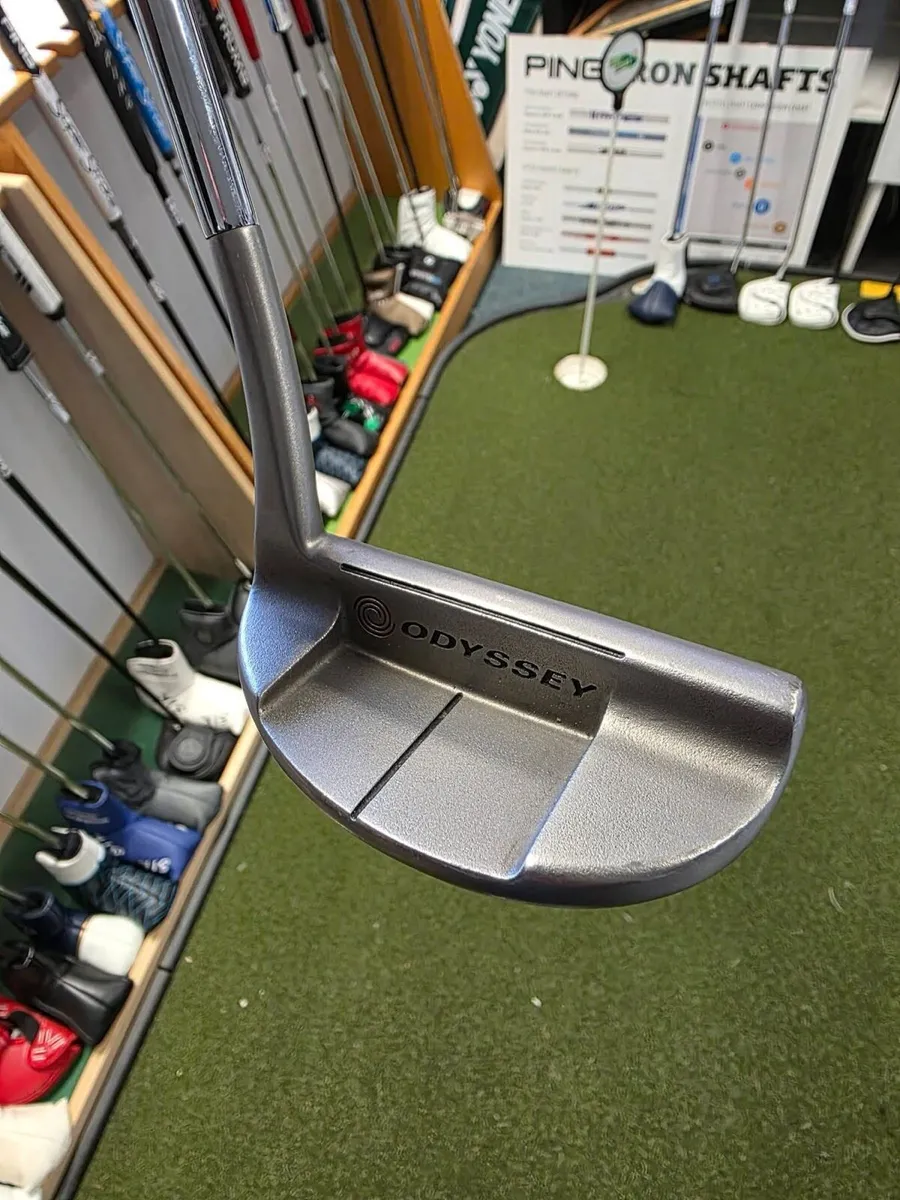 Odyssey White Hot 9 Putter - Image 2