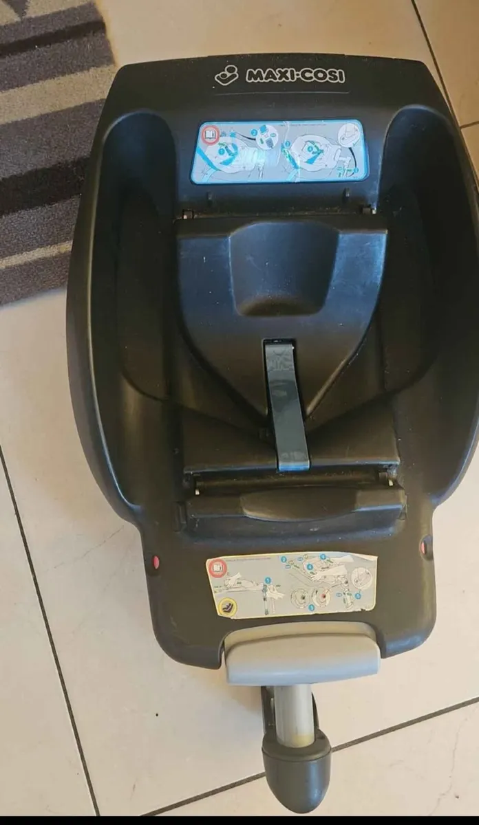 Maxi Cosi Baby Car Seat Isofix Base - Image 2