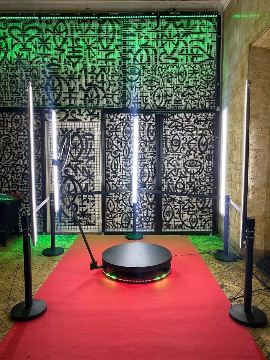 Photo Booth 360 Degrees - Image 1