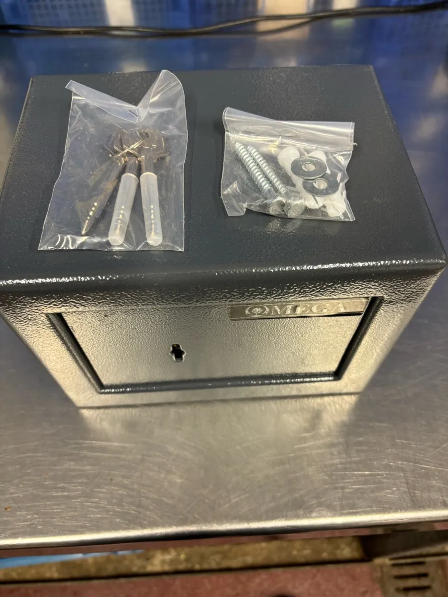 Safe for valuables or handgun - Image 1