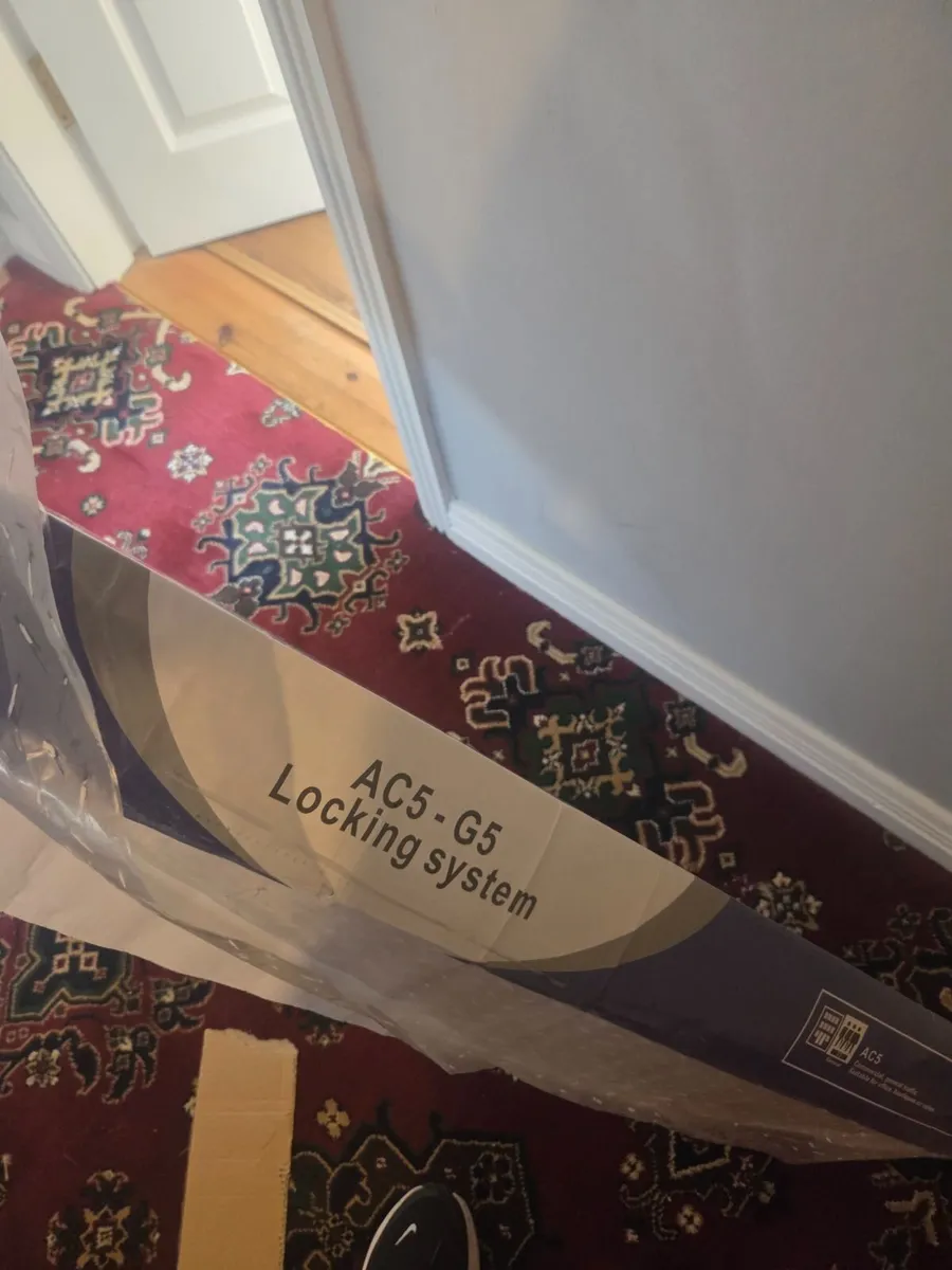 Laminate flooring - Image 1