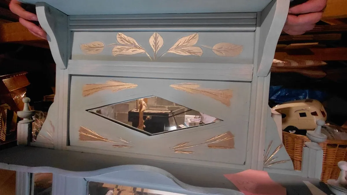 Over mantle - Image 3