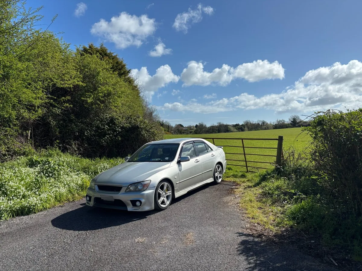 Lexus is200 - Image 1