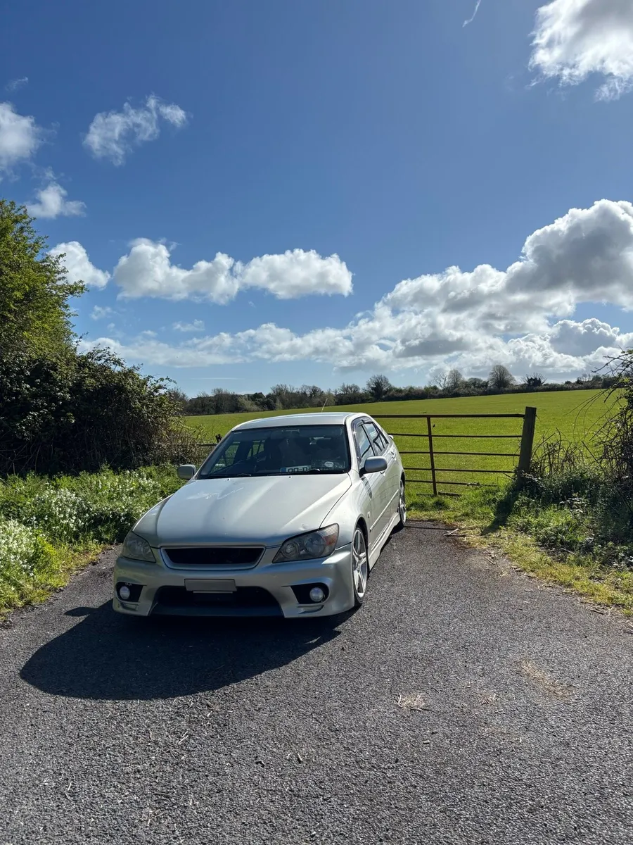 Lexus is200 - Image 2