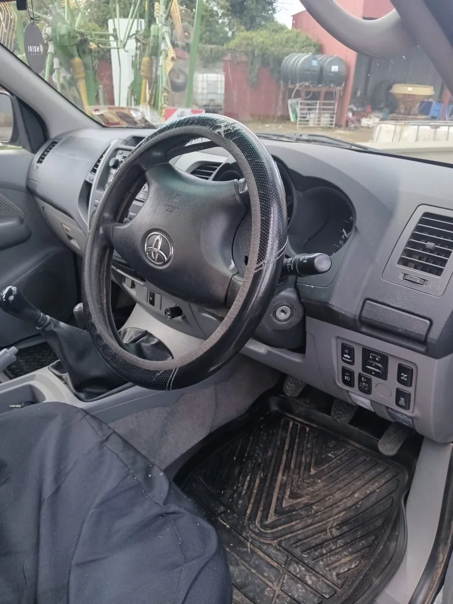2007 Toyota Hilux 2.5 SR5 Double cab - Image 4