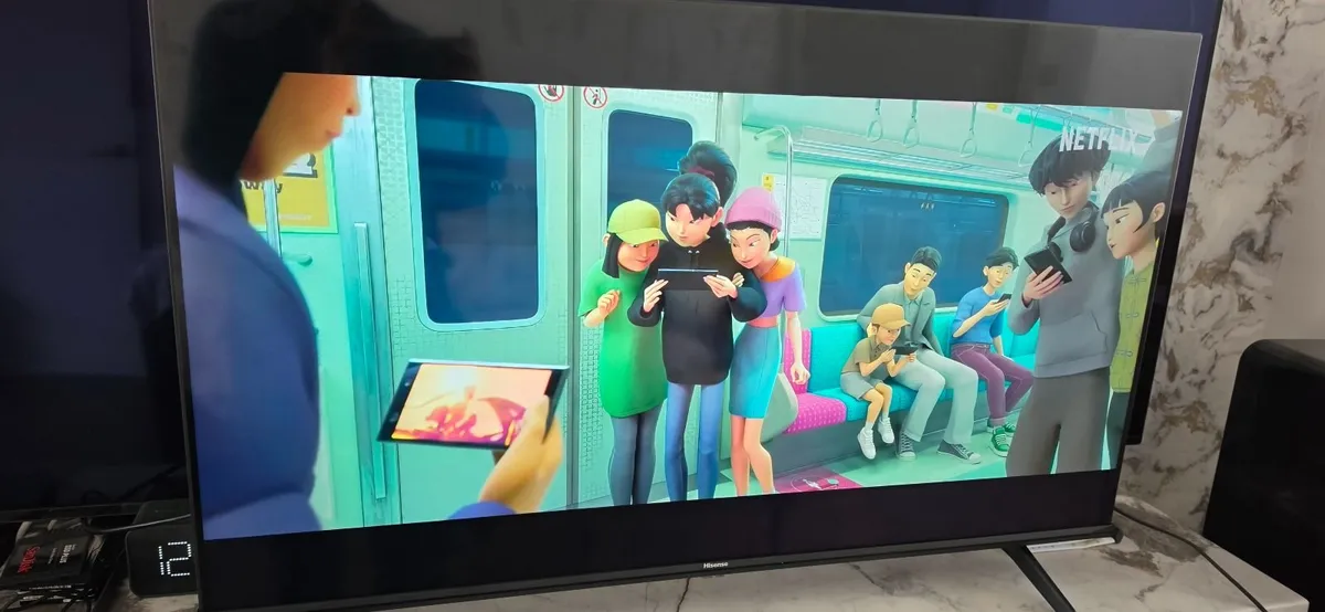 Hisense 43 inch 4K QLED TV - Image 2