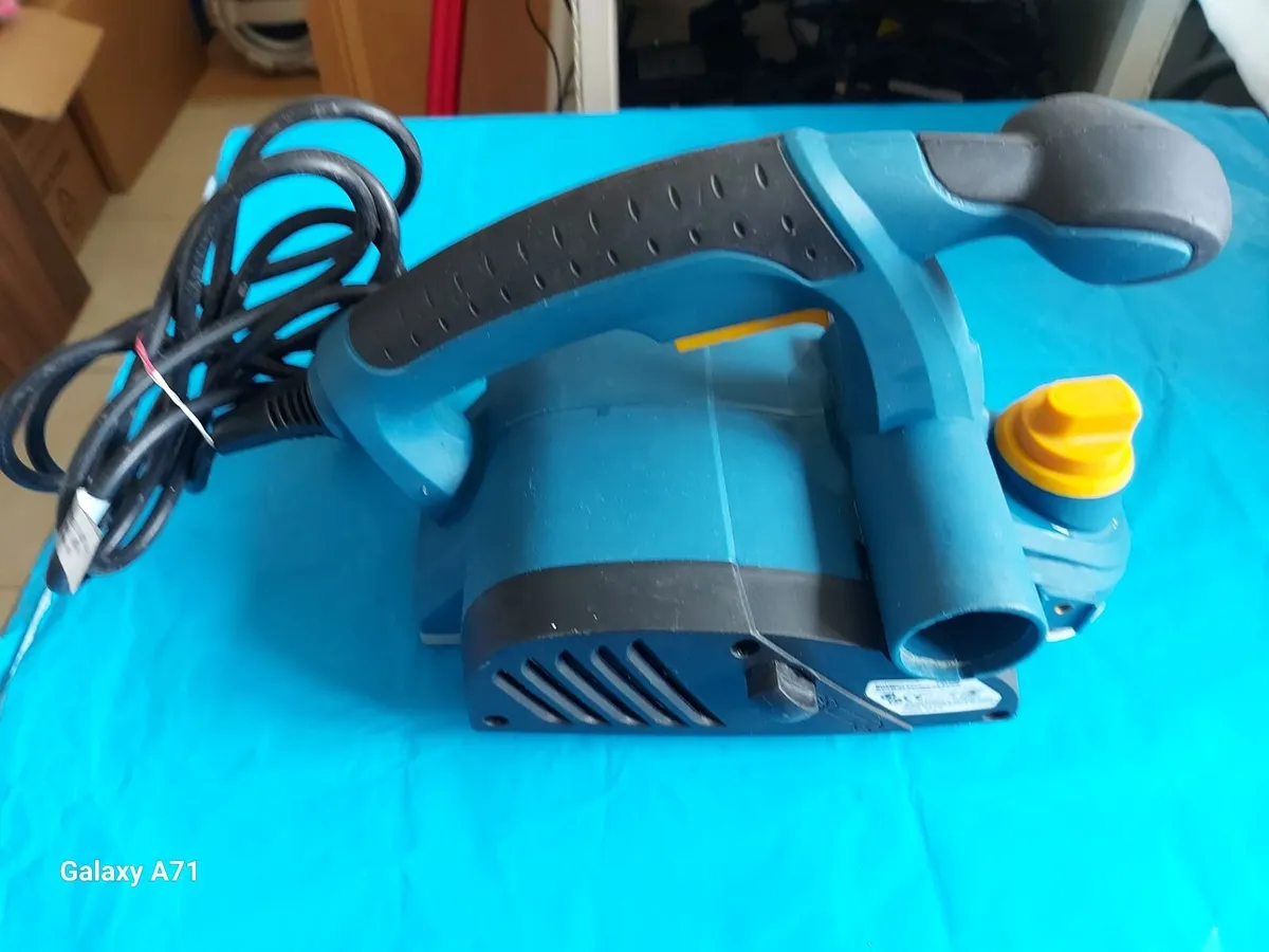WorkZone 900W Electric Planer, in excellent condit - Image 1