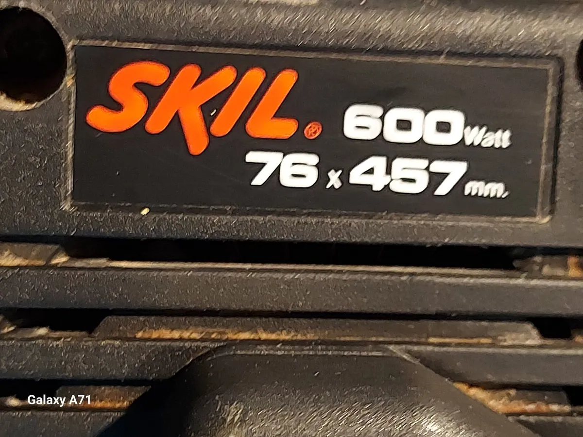 SKIL 600W Sander, 76 X 457mm, ABC Automatic Belt C - Image 2