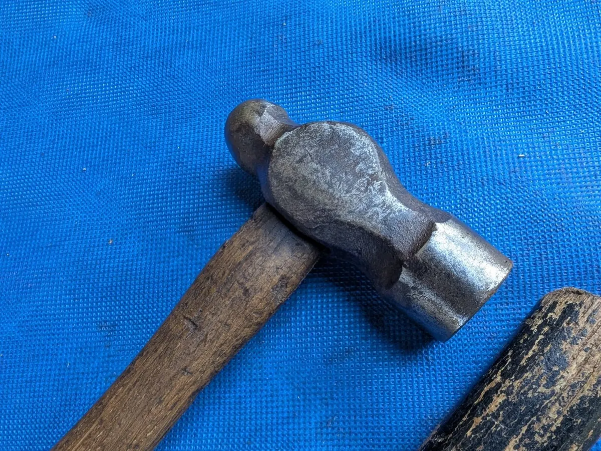 Pair of 1.1/2lb Forge Hammers - Image 3