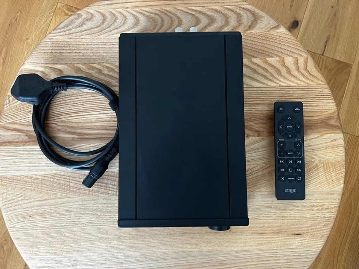 Rega IO amplifier - Image 4