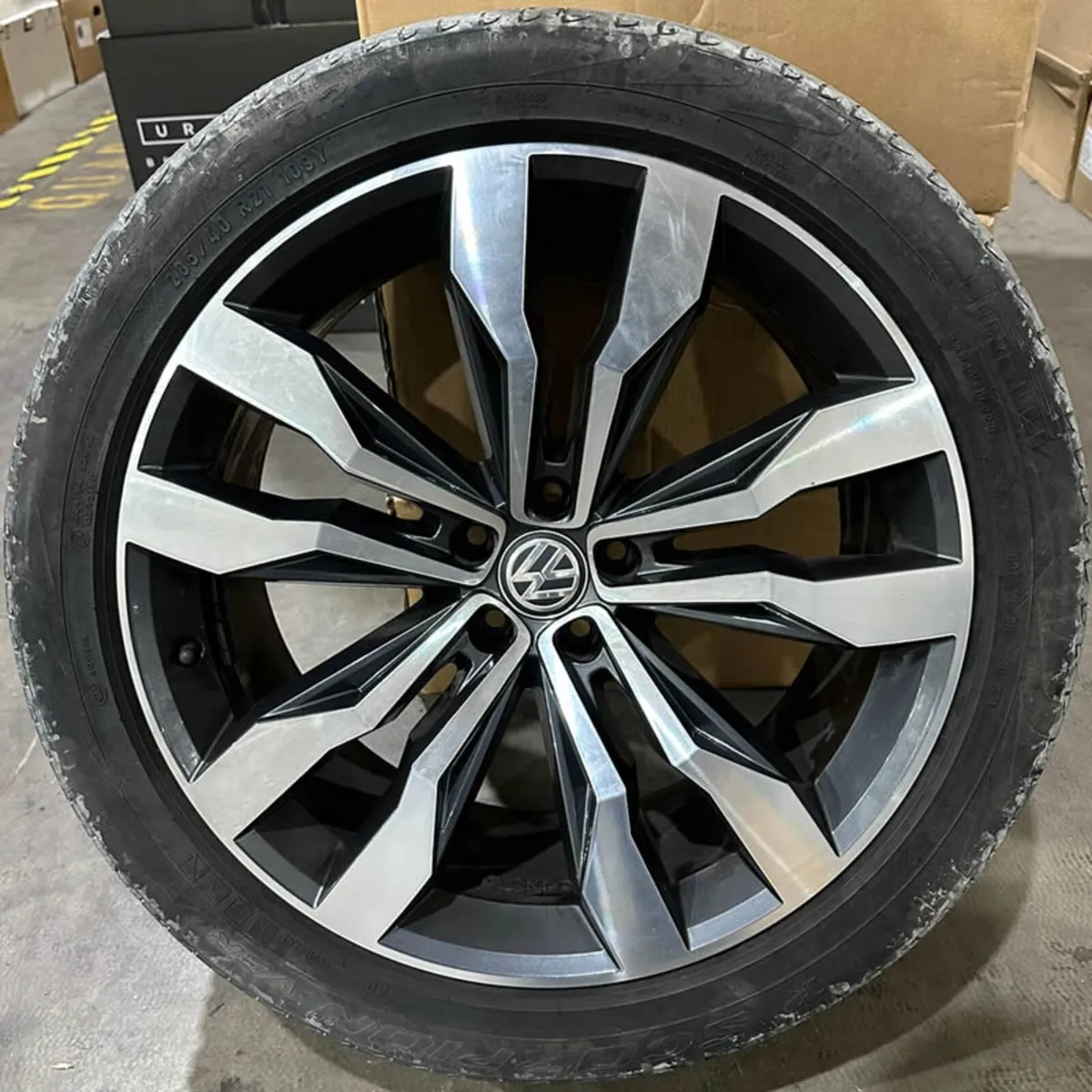 21" Genuine VW TOUAREG SUZUKA Alloys & PIRELLIS - Image 4