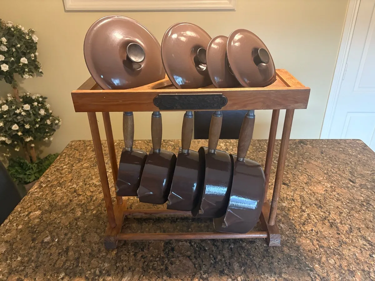 Le Creuset Vintage Saucepan Set + Wooden Rack - Image 1
