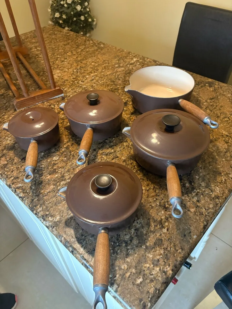 Le Creuset Vintage Saucepan Set + Wooden Rack - Image 3