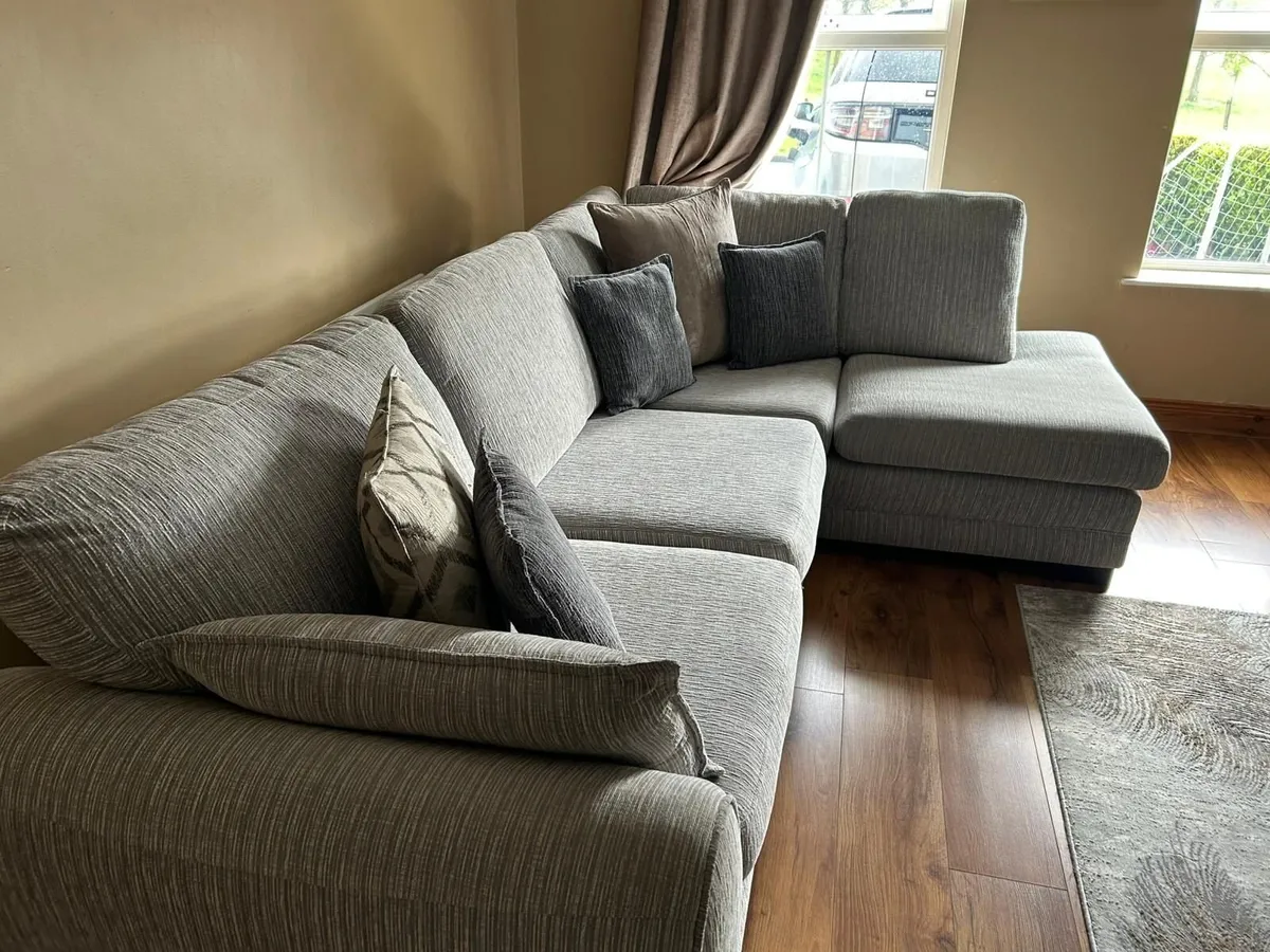 Corner suite plus 3 seater - Image 2