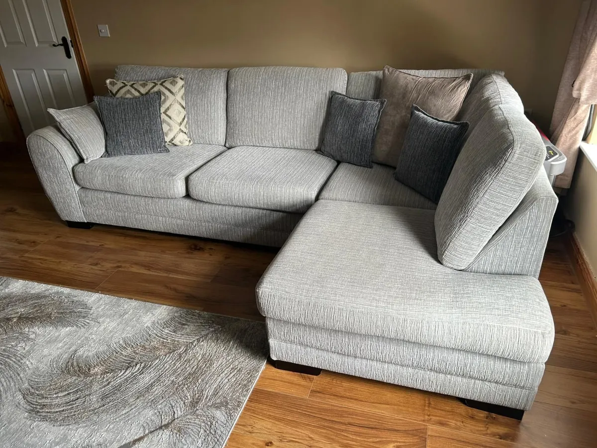 Corner suite plus 3 seater - Image 1