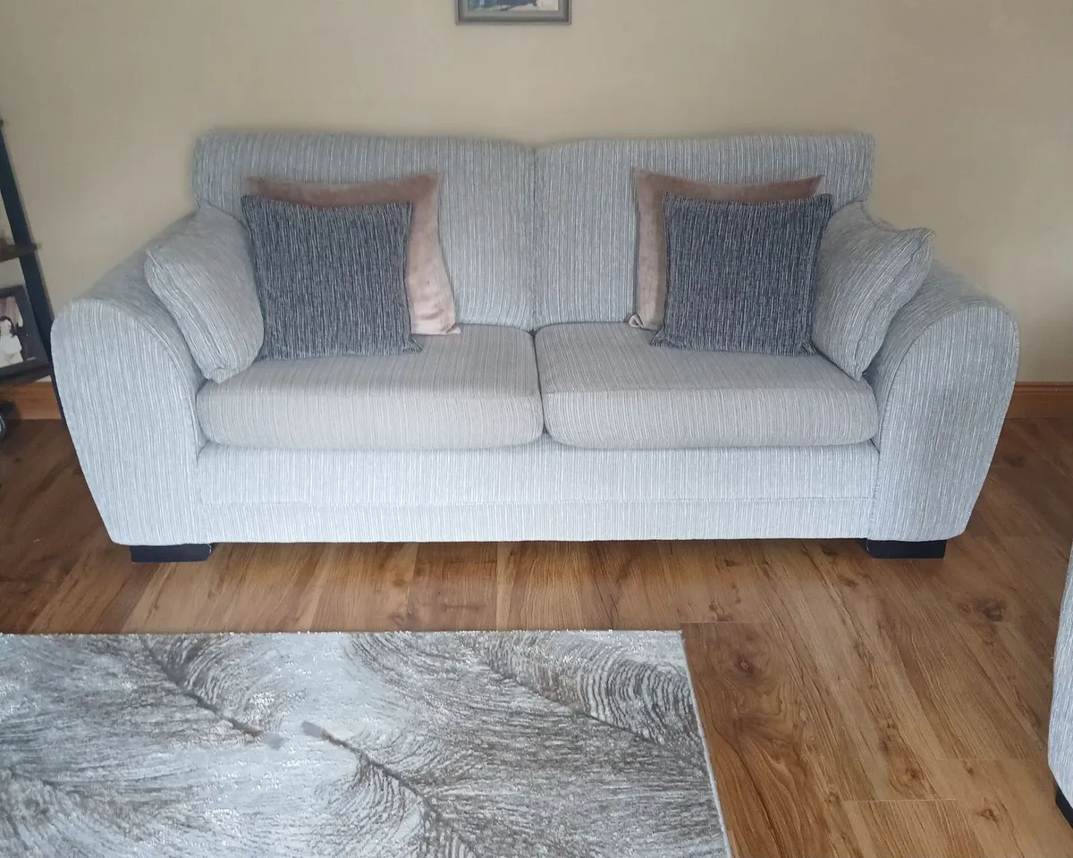 Corner suite plus 3 seater - Image 4