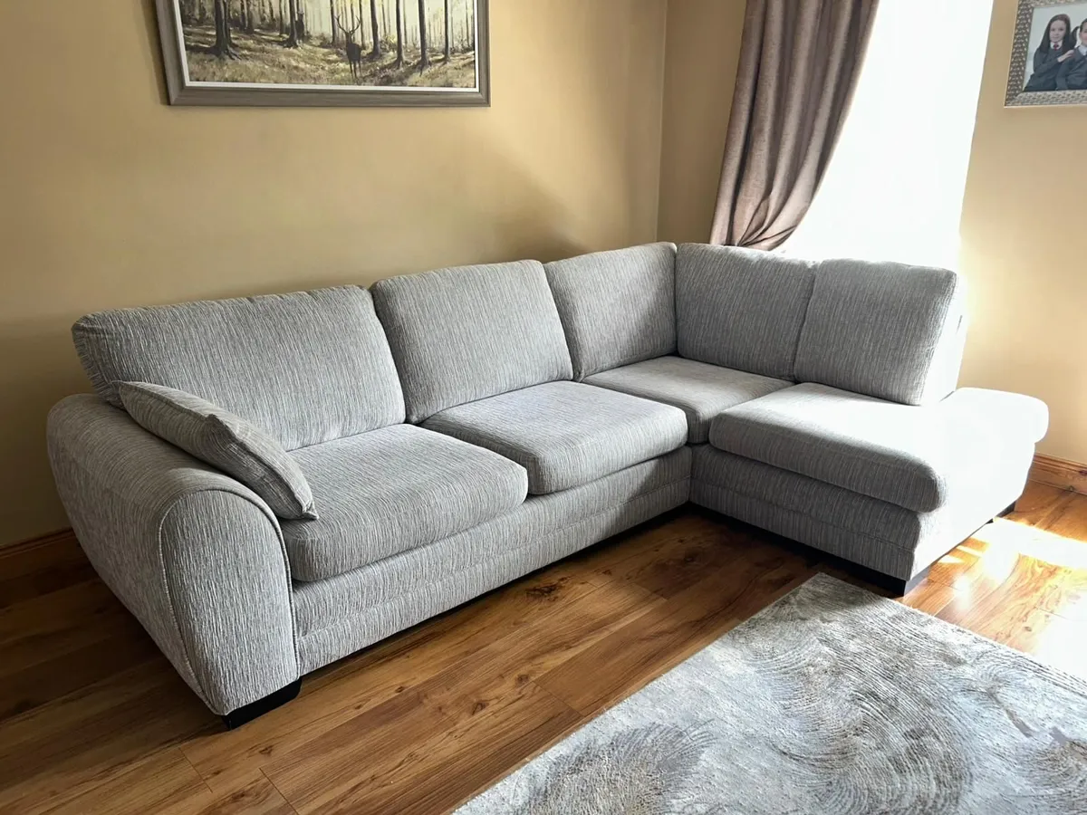 Corner suite plus 3 seater - Image 3