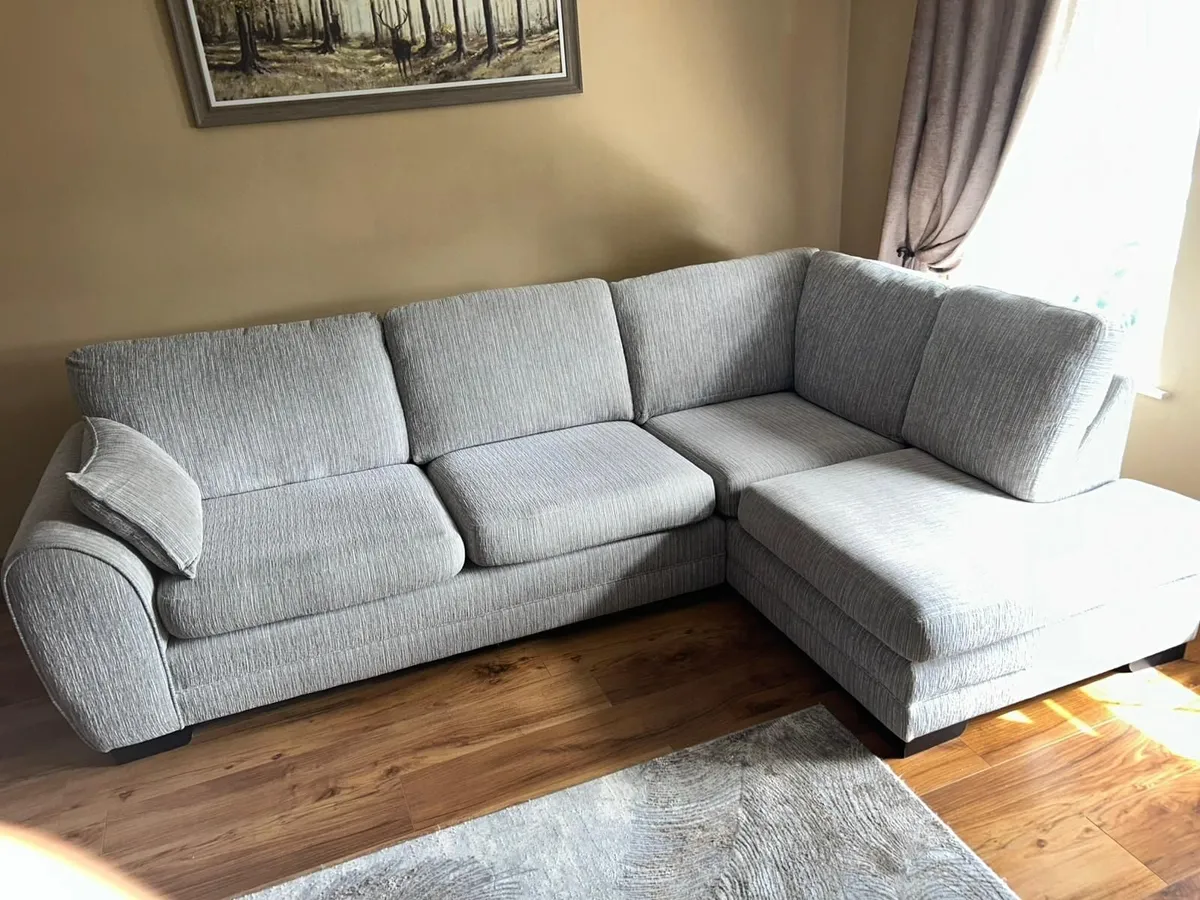 Corner suite couch plus 3 seater sofa - Image 4