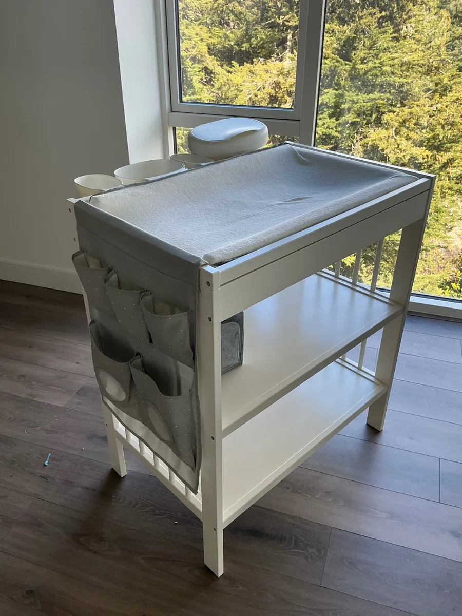 Baby changing unit - Image 1