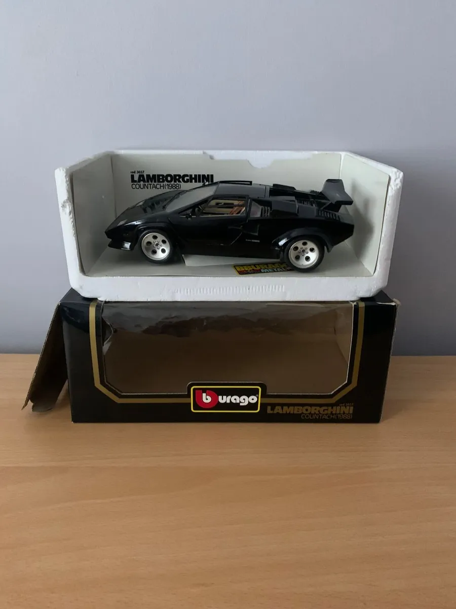 1988 Lamborghini Countach 1/18 Burago Model Car - Image 2