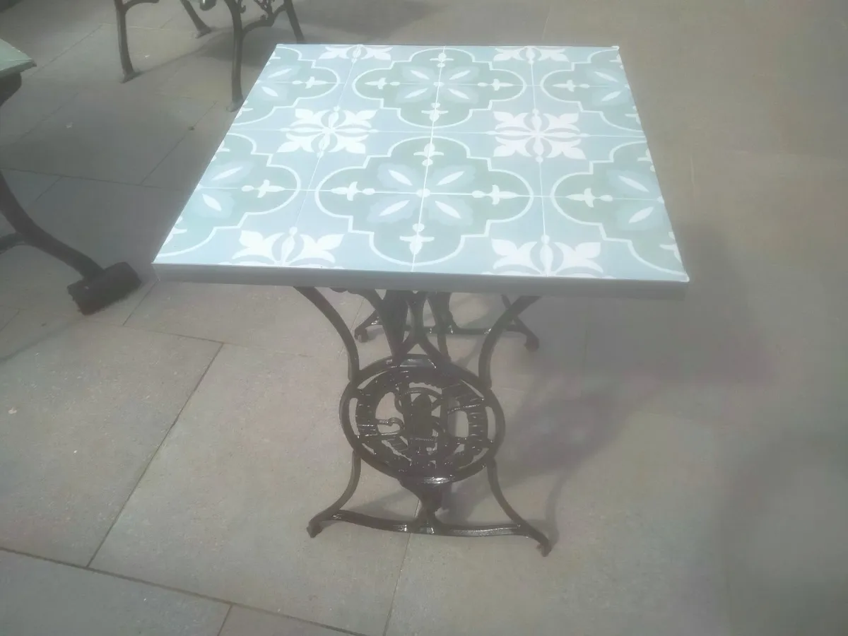 Singer Table Outdoor Indoor Patio - Image 1