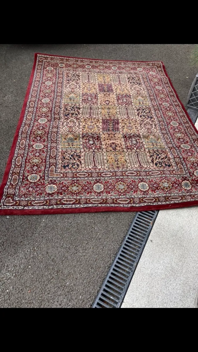 Large sitting room Rug - Image 1