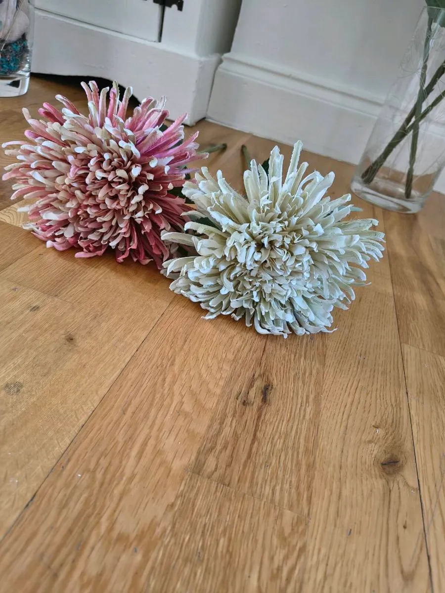 Artificial Flowers - Image 1