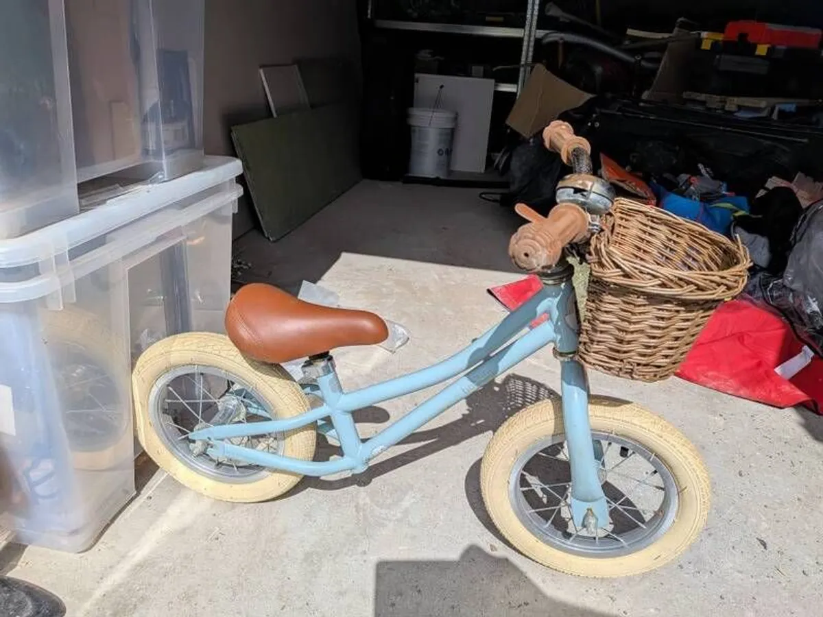 Bobbin Childs Balance Bike good condition - Image 2