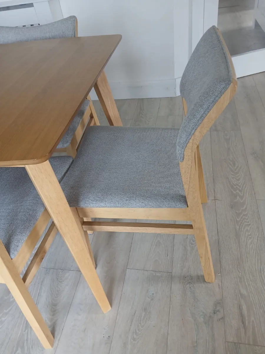Dining table and 6 chairs  6 months old. - Image 3