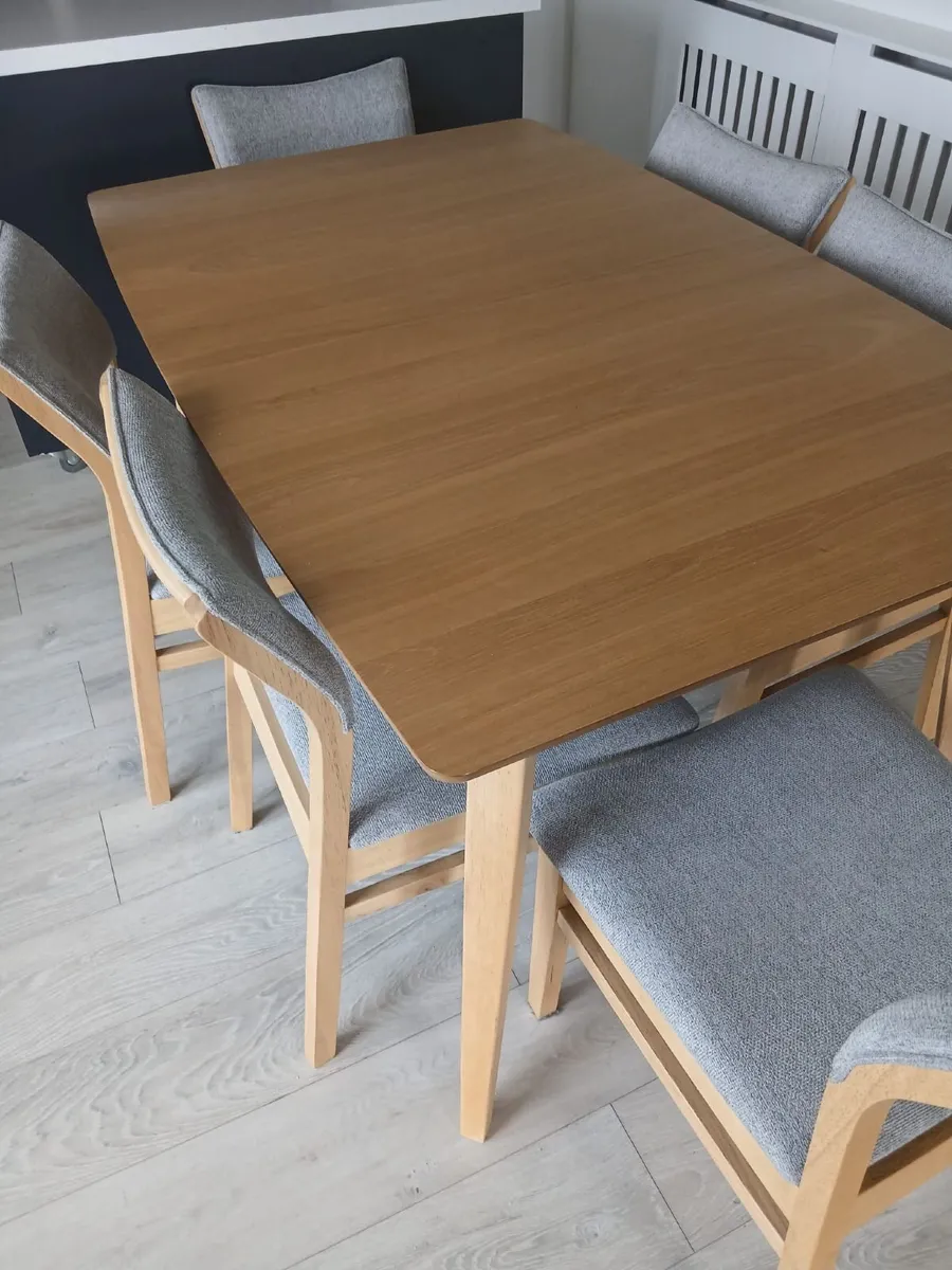 Dining table and 6 chairs  6 months old. - Image 4