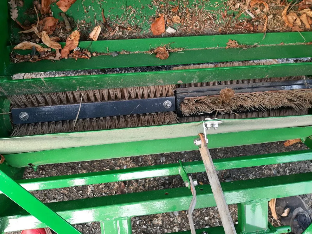 Leaf and grass collector - Image 4