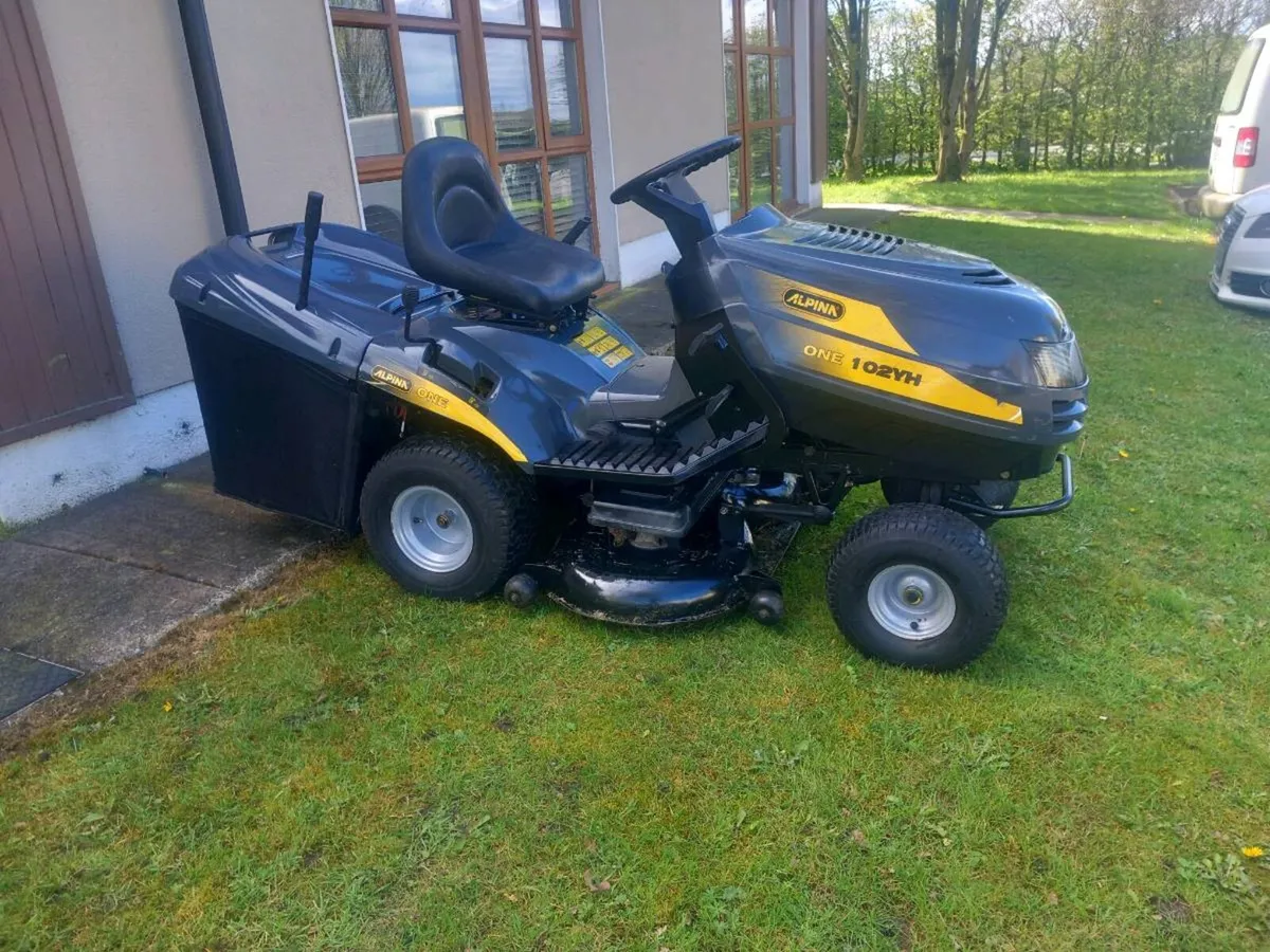 Ride on lawnmower - Image 1