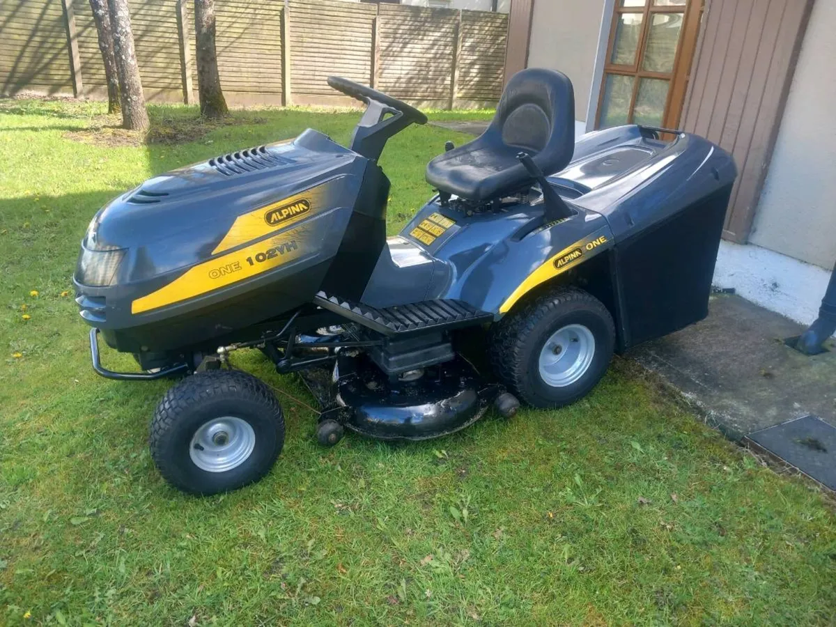 Ride on lawnmower - Image 2