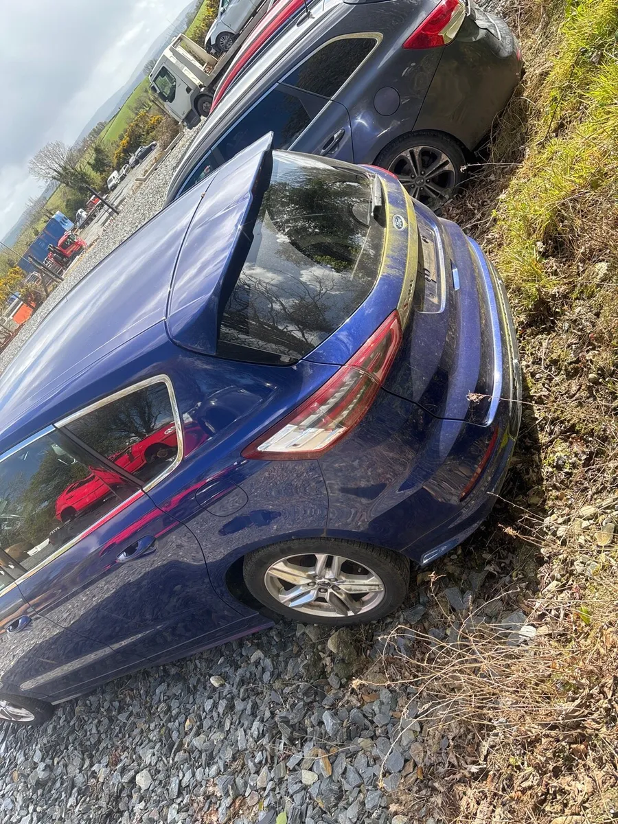 2016 ford s max for breaking - Image 2