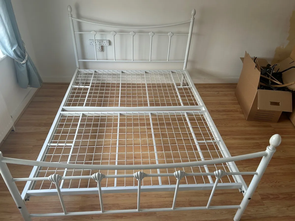 Bedframe (double) - Image 1