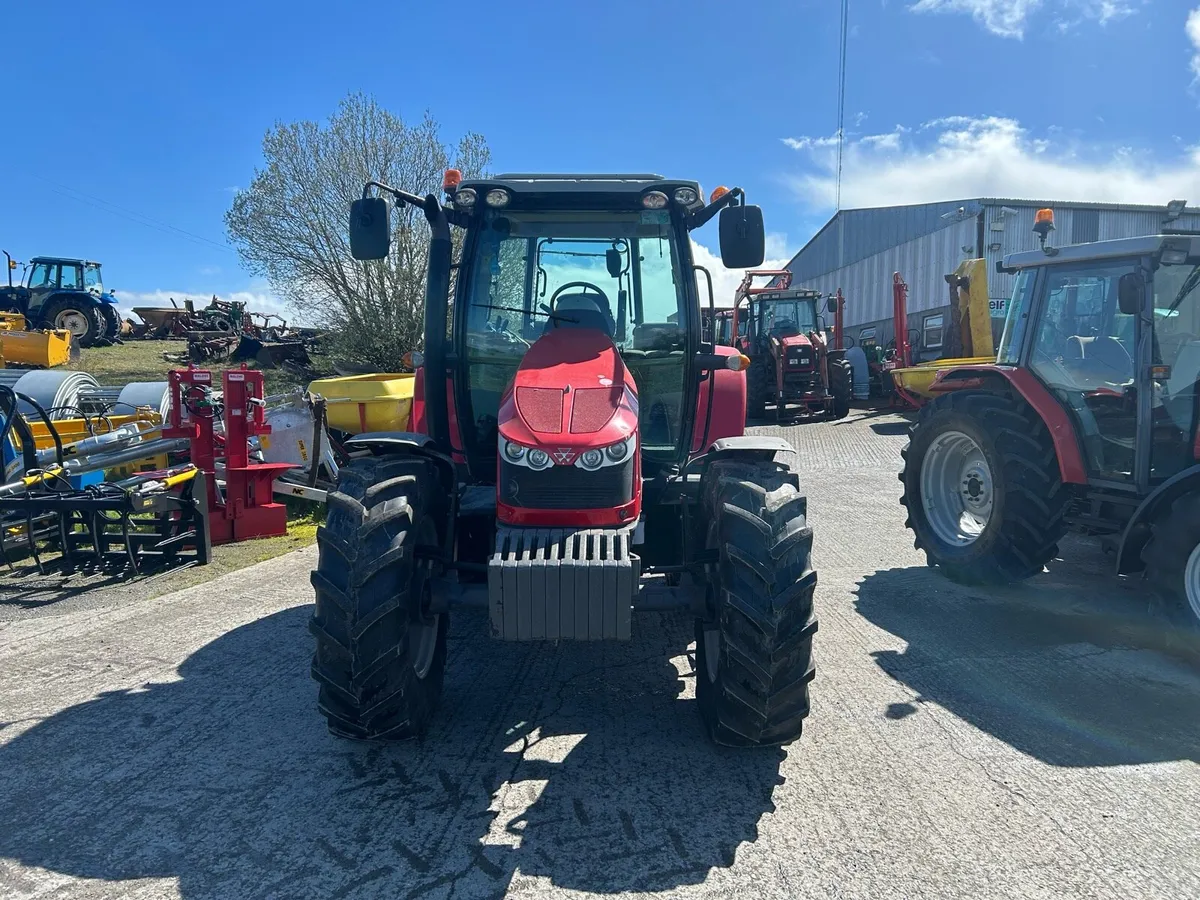 Massey Ferguson 5712 SL - Image 2