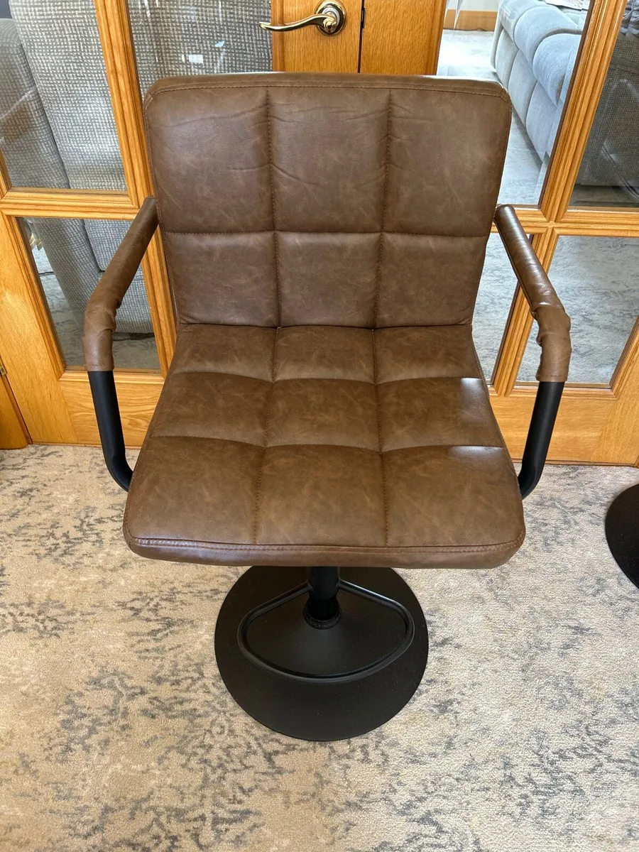 Breakfast bar stools - Image 1
