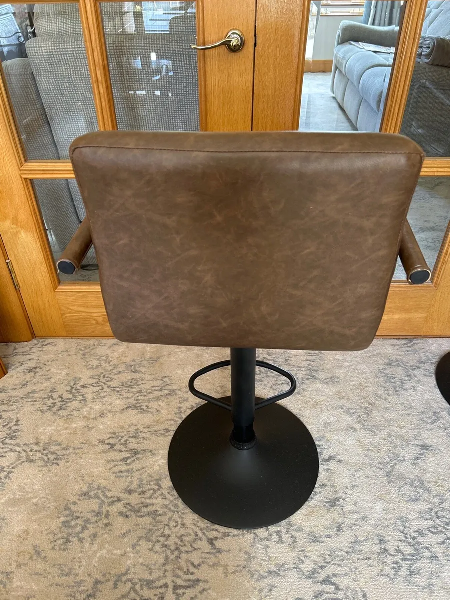 Breakfast bar stools - Image 2