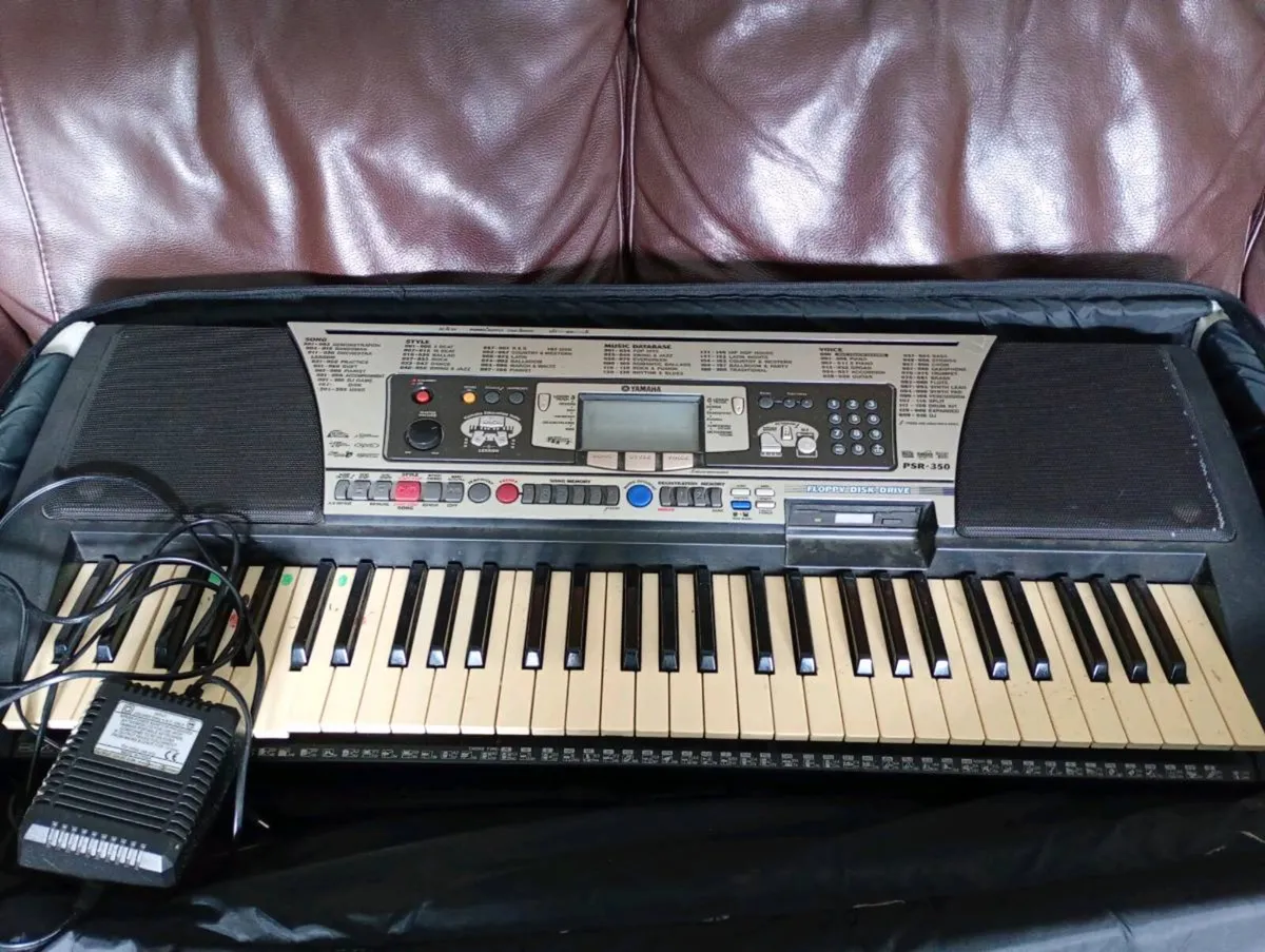Yahama PSR 350 Keyboard - Image 2