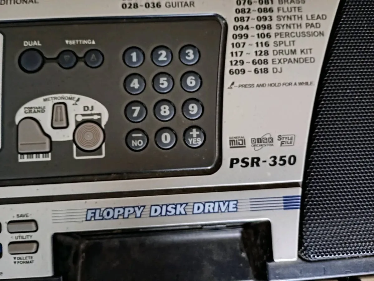 Yahama PSR 350 Keyboard - Image 3