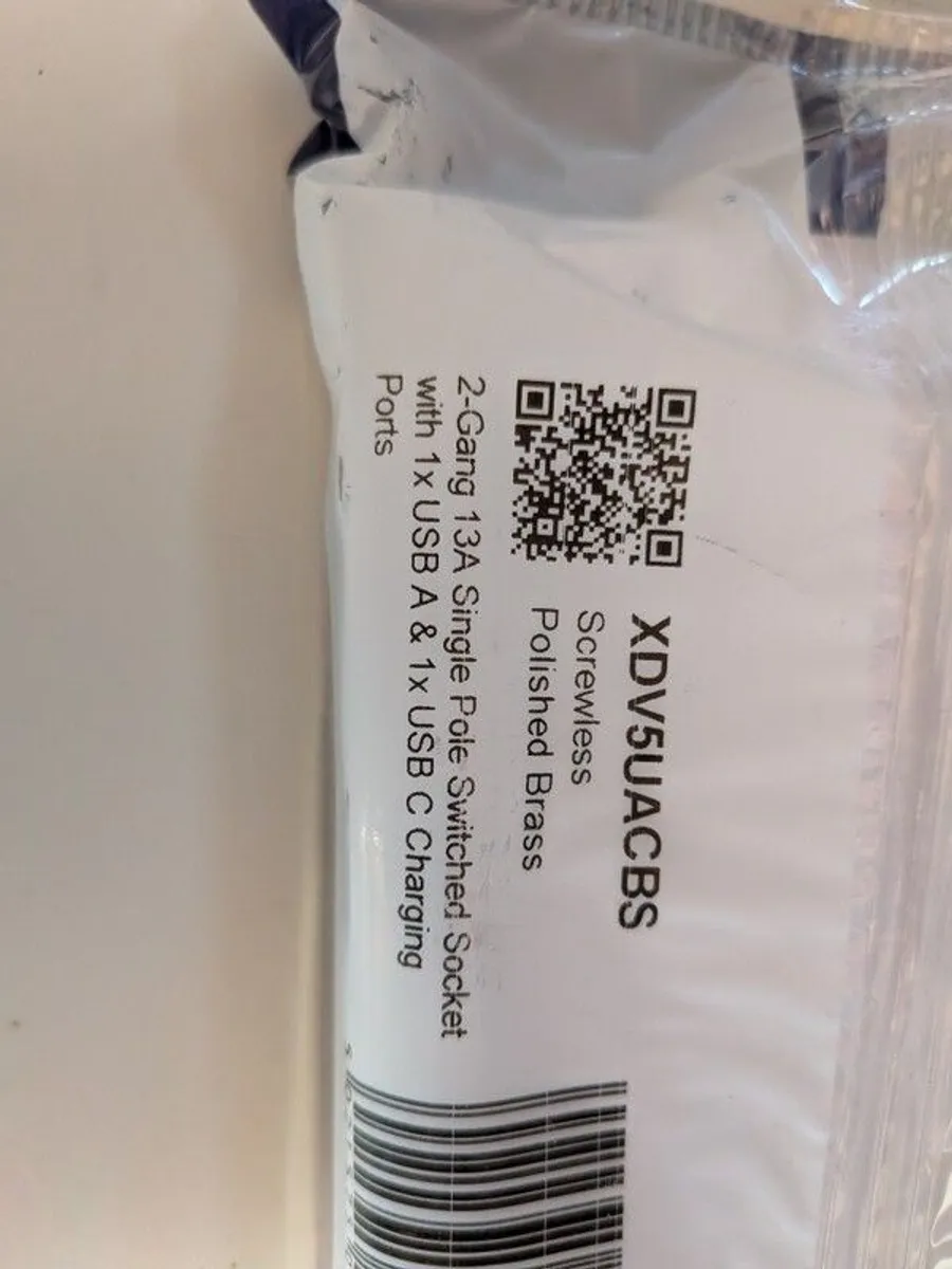 Varilight polished Brass Double Sockets, USB & Standard - Image 4