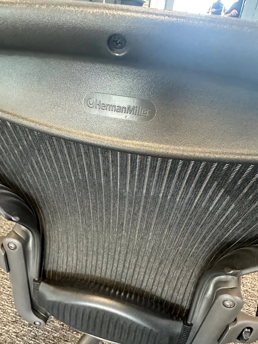 Herman Miller Aeron - Image 2