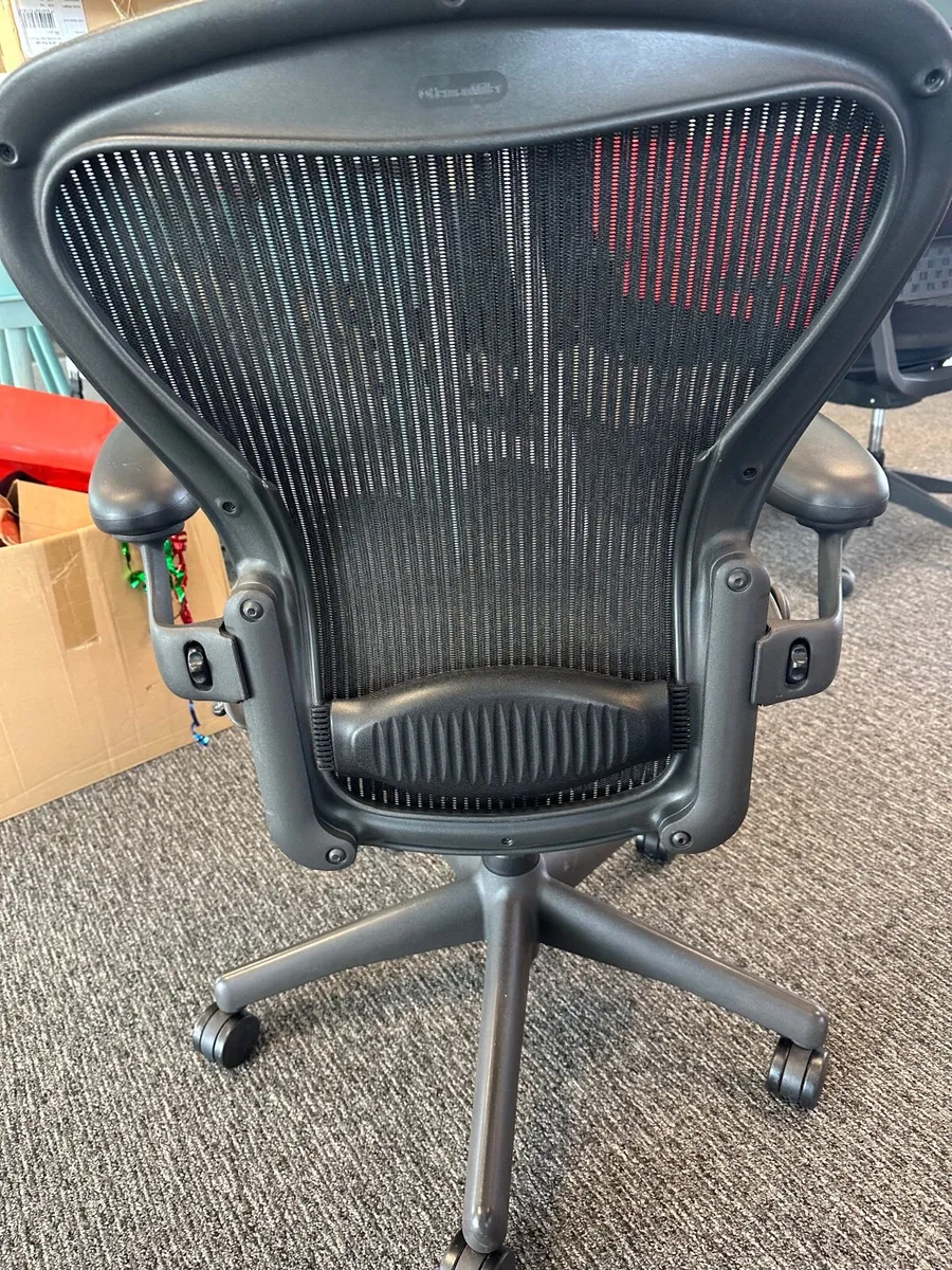 Herman Miller Aeron - Image 3