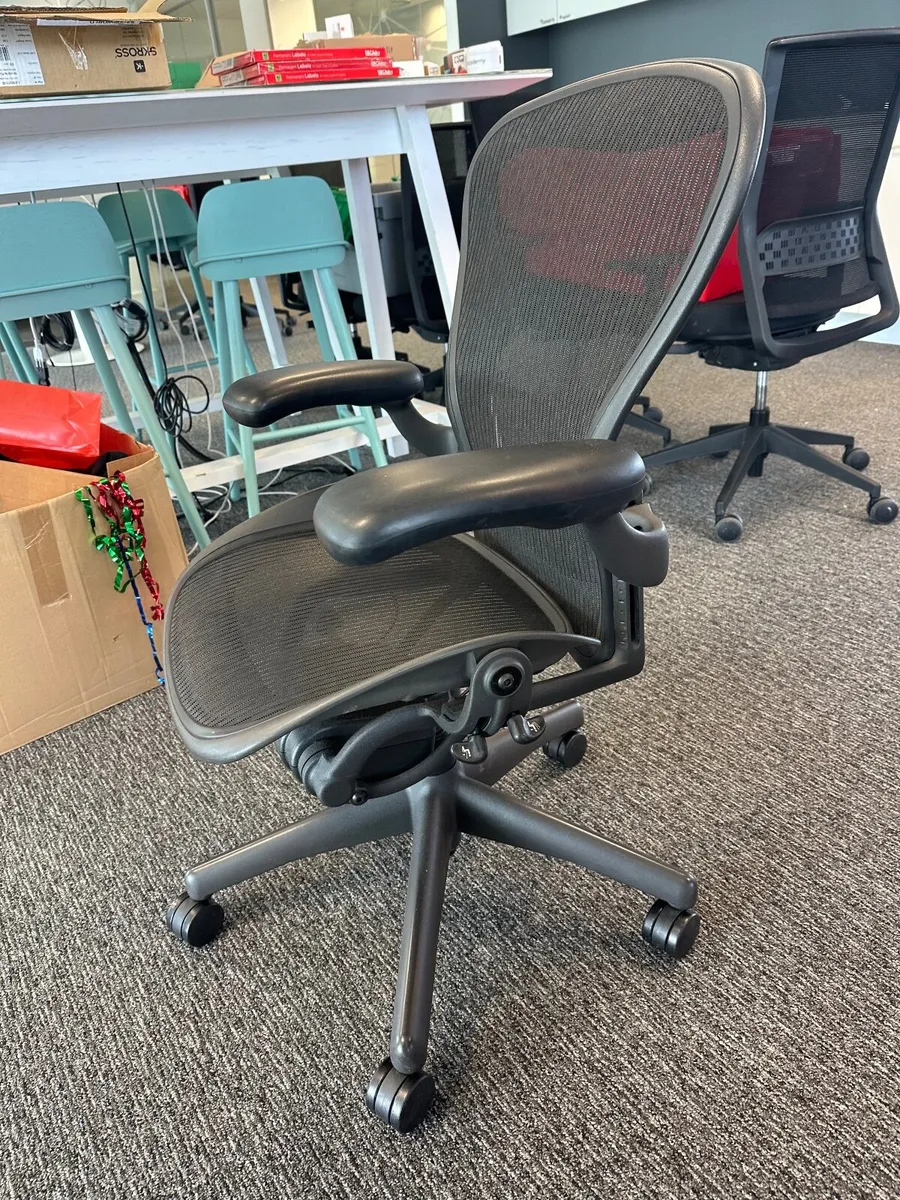 Herman Miller Aeron - Image 4