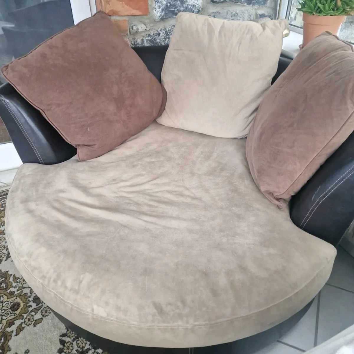 Cuddle Chair - Image 1