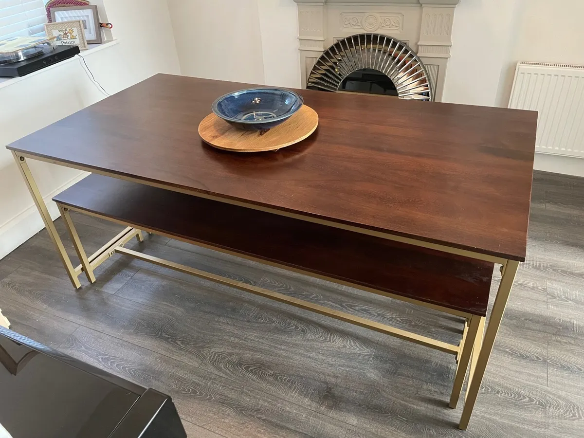 Dining room table - Image 1