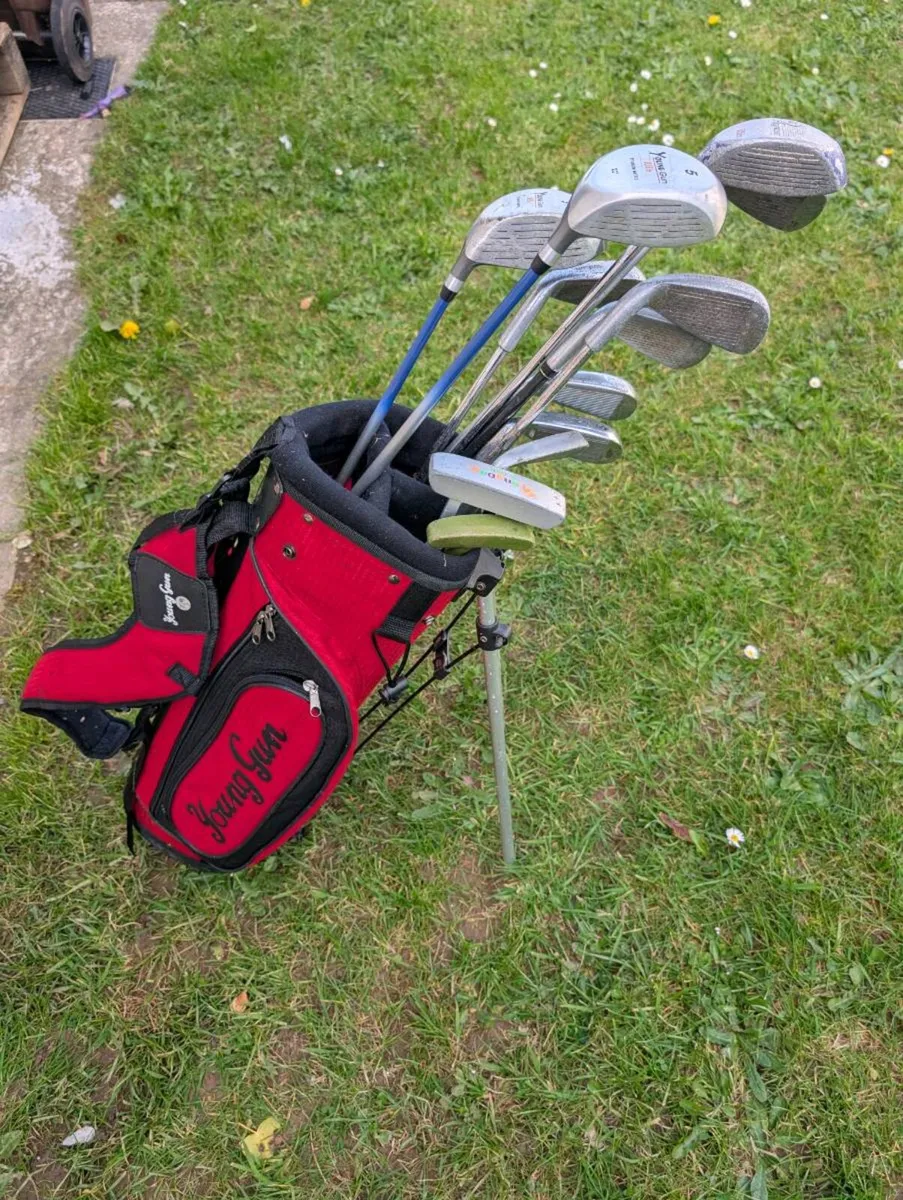 Junior set of Golf clubs a few ages handy one bag - Image 2