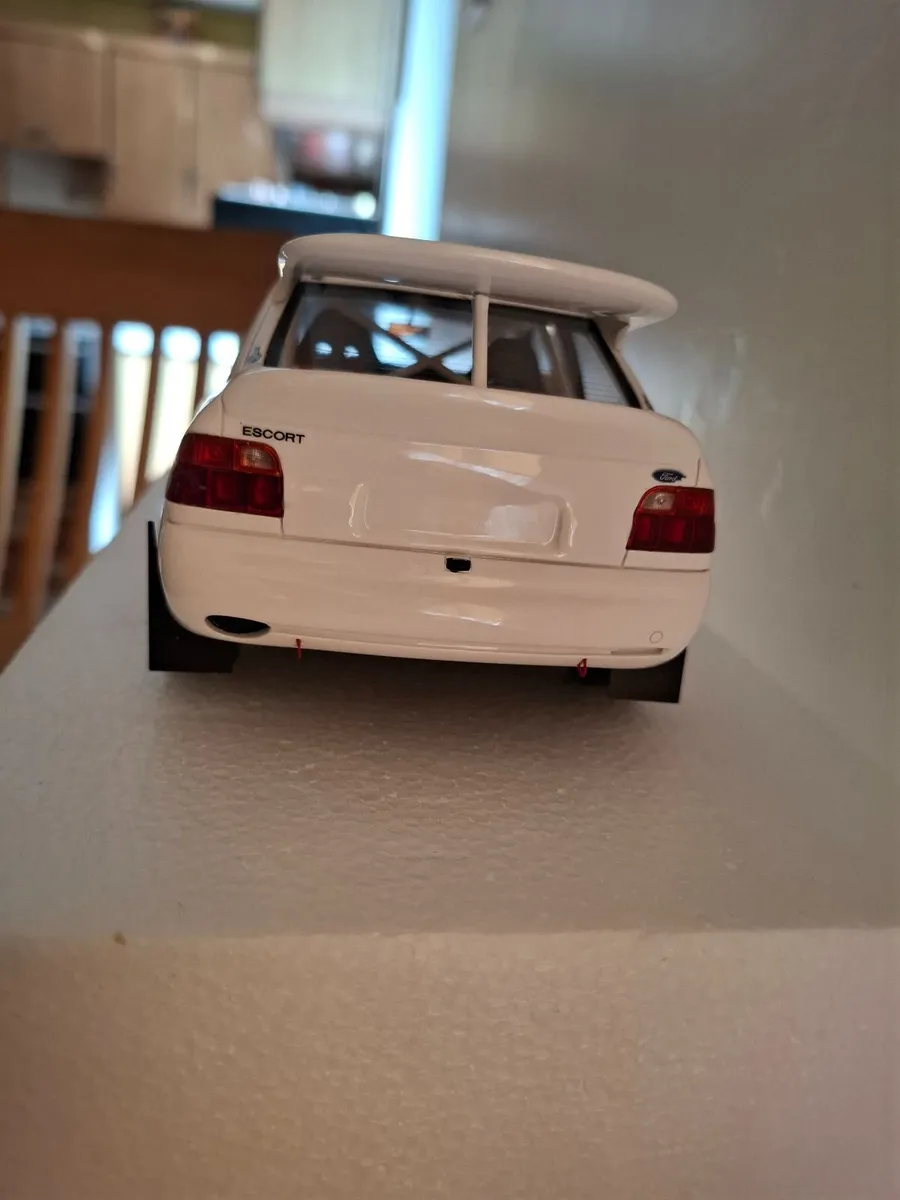 Ford Escort 1994 Cosworth Gr. A - Ottomobile 1/18 - Image 4
